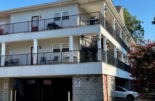 Tuscaloosa Condo | Bama Gameday Condo. Walk to the strip, stadium or downtown Tuscaloosa!