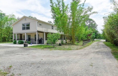 North Fort Myers House | Bamboo Bayou getaway! Gorgeous bamboo and oaks with a pond