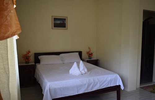 Inopacan Hotel | Bamboo beach Conalum is an beach resort with European/Asian restaurant.