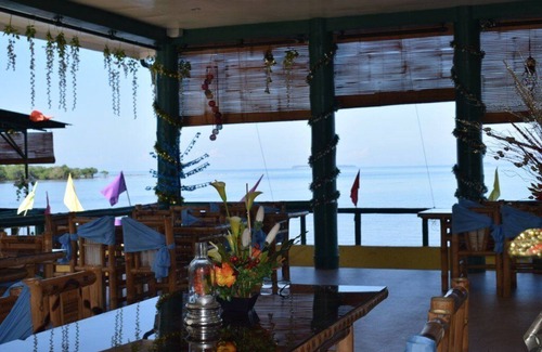 Inopacan Hotel | Bamboo beach Conalum is an beach resort with European/Asian restaurant.