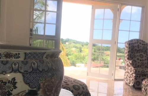 Stewart Town House | Bamboo Breeze Inn Vacation Home Rental, 5 miles up the hill from coastal Priory