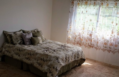 Stewart Town House | Bamboo Breeze Inn Vacation Home Rental, 5 miles up the hill from coastal Priory