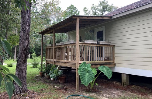 Bay St Louis Apartment | Bamboo Room Oasis Private King Guest Suite 5 Min to Beach & Casinos!