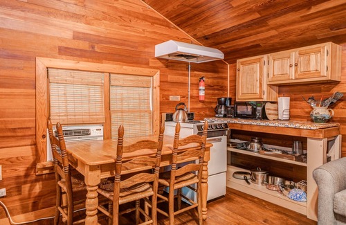Talking Rock Apartment | Bamboo Roost at Kaluna Farm Retreat
