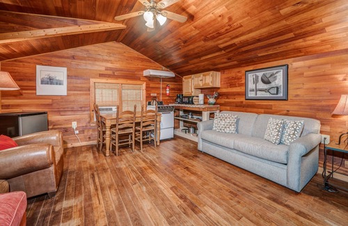 Talking Rock Apartment | Bamboo Roost at Kaluna Farm Retreat