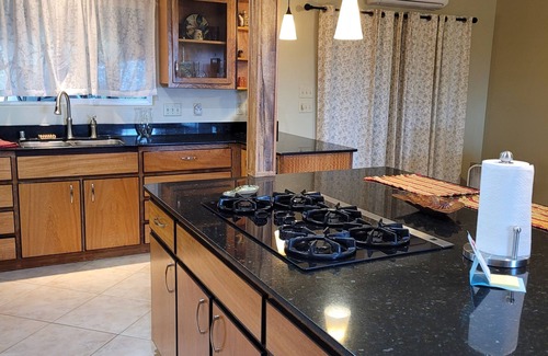 Papaikou House | Bamboo Unit- Adult Only-Prvt Entry&Bathroom-Ocean View-A/C option