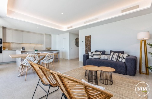 Torremolinos Apartment | Bambu - Beachfront | Pool