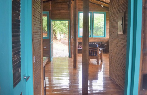 Turrialba Cabin | Bambu house, surrounded by nature, birds and waterfalls.