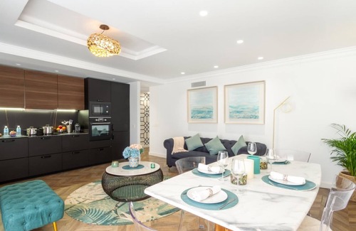 Puerto Banus Apartment | Banús, Playas del Duque, Beachfront Complex!