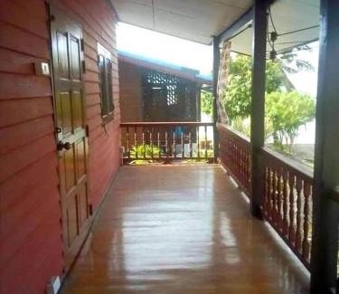 Bang Po House | Ban Bang Po Bee House