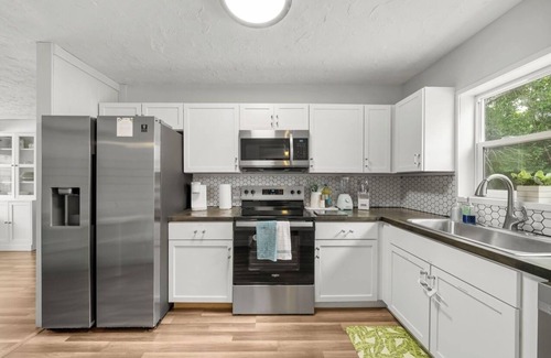 Biltmore Beach House | Banana Cabana Cottage-family-friendly retreat just 3 blocks from the beach.