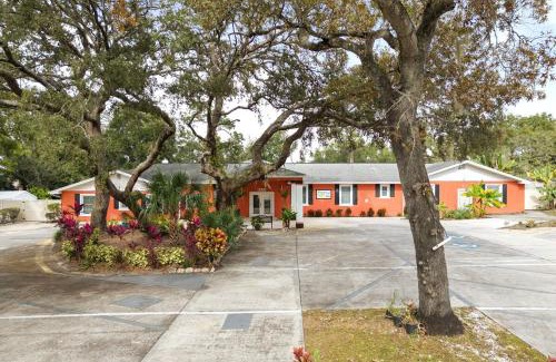 Orlovista House | Banana Leaf Villa-Vintage Vibes Suites