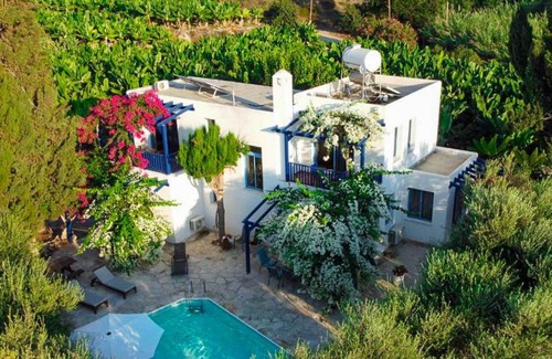 Kissonerga Villa | Banana Sunset Villas