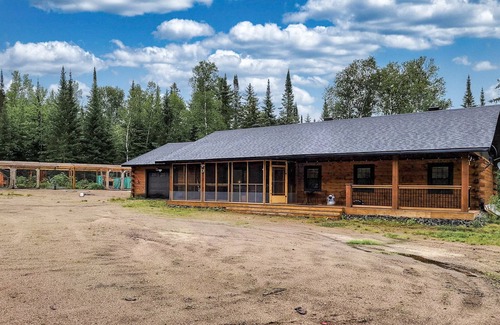 Hastings Highlands Cottage | Bancroft Log Cottage , 30 Acres Forest. Spring is here! Trails minutes away
