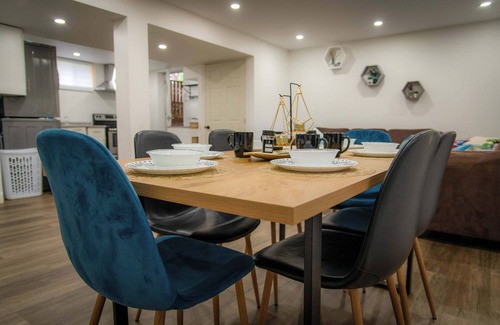 Hastings Highlands House | Bancroft Memories | 5BR Retreat + Pool & 2 Kitchens