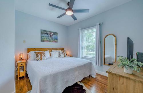 Bandera House | Bandera Bungalow - River, Downtown, Peaceful fenced corner lot! King bed!