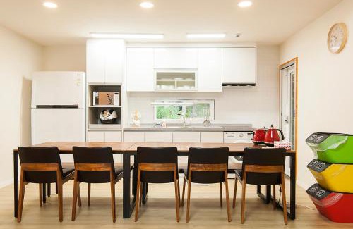 Seongsan House | Bandi House