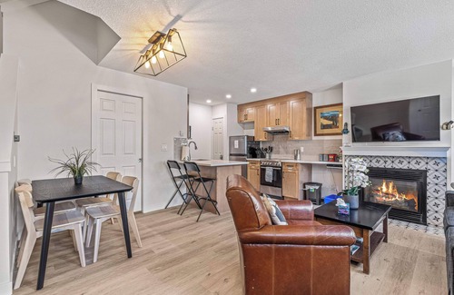 Harvie Heights House | Banff Boundary Lodge/2BR 1.5BT/AC/Hot tub
