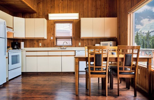 Canmore Cabin | Banff Gate Mountain Resort