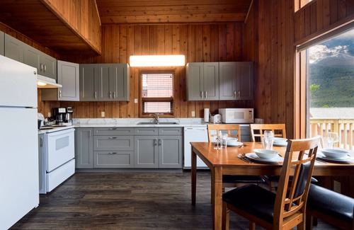 Canmore Cabin | Banff Gate Mountain Resort