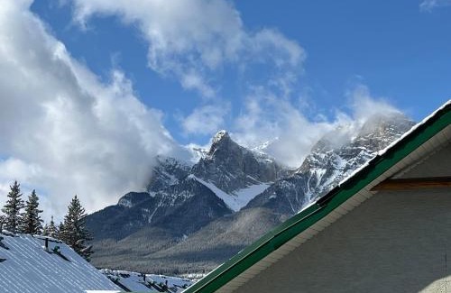 Harvie Heights Hotel | Banff Woods lodge