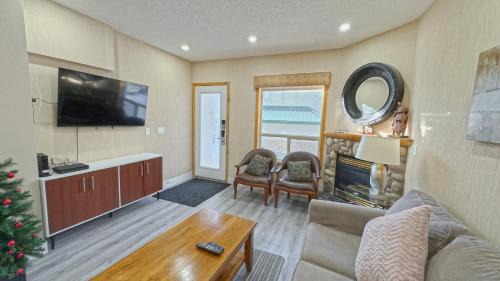Harvie Heights Hotel | Banff Woods lodge