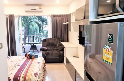 Bang Sare Apartment | Bang Saray - lake & pool views