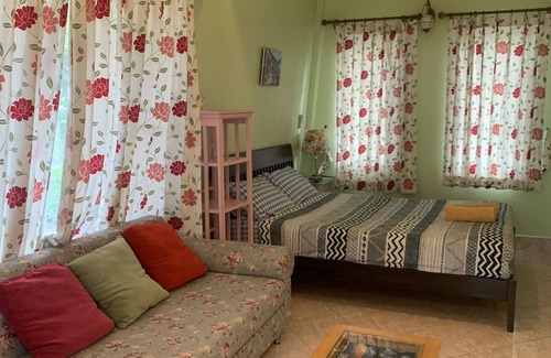 Tha Yang Hotel | Bangchong Marina Resort