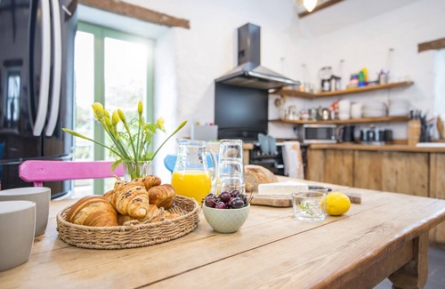 Angle House | Bangeston Farmhouse, Holiday Home Angle, Sleeps 11, 4 bedrooms, bathrooms