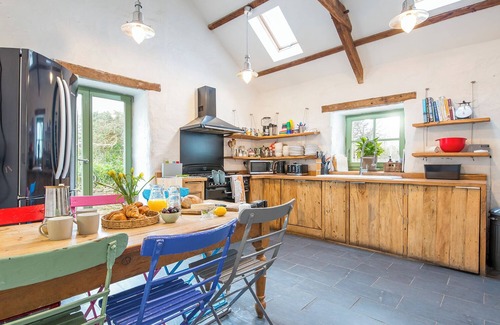 Angle House | Bangeston Farmhouse, Holiday Home Angle, Sleeps 11, 4 bedrooms, bathrooms