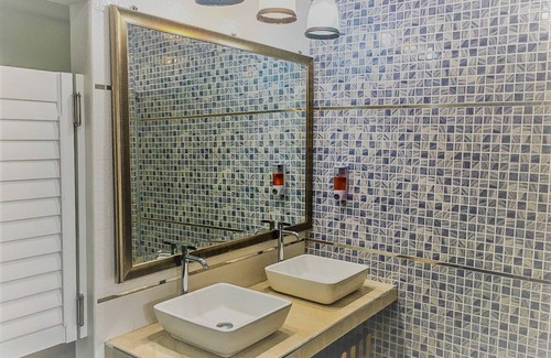 Wat Sam Phraya Hotel | Bangkok Saran Poshtel