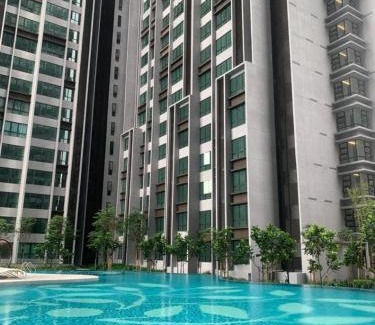 Kampung Pantai Dalam Apartment | Bangsar South Botanical I Bed & Pillow