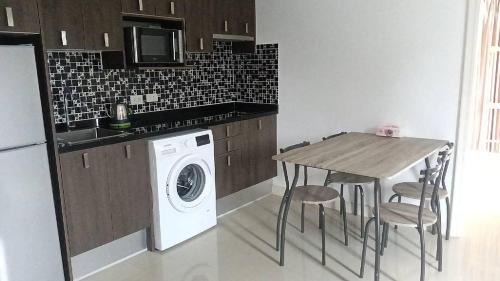 Bang Sare Apartment | Bangsaray Beach Resort