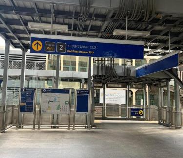 Phasi Charoen Hotel | Bangwa House - MRT Bangwa Station