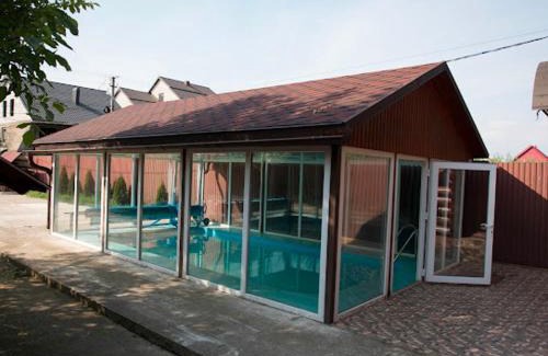 Nyzhnje Selyshche House | Banik