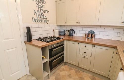Ingleton Cottage | BANK END COTTAGE, pet friendly, character holiday cottage in Ingleton