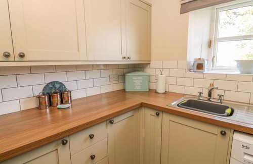 Ingleton Cottage | BANK END COTTAGE, pet friendly, character holiday cottage in Ingleton