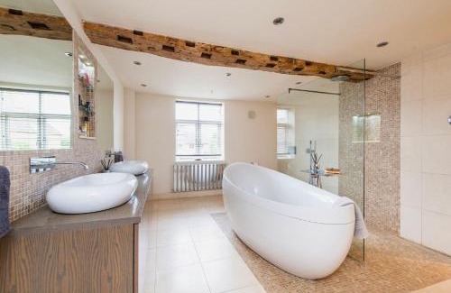 Shobdon House | Bank Farm House - Stunning House & Gardens