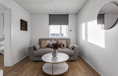 Innri-Njarthvik House | Bank Guesthouse
