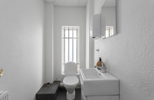 Innri-Njarthvik House | Bank Guesthouse