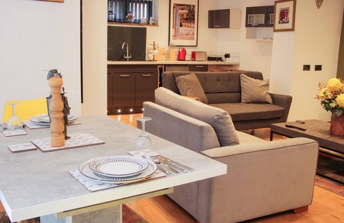 Hanwood Cottage | Bank House Barn