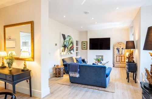 Fairford House | Bank House