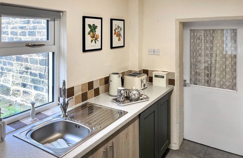 Bingley Cottage | Bank Top Cottage - UK49215