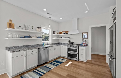 Cedar Island House | Banks' Haven-Sound Front/Pet Friendly Home