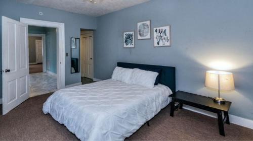 Columbus House | Banks of the Chattahoochee Cottage Walk to Dining