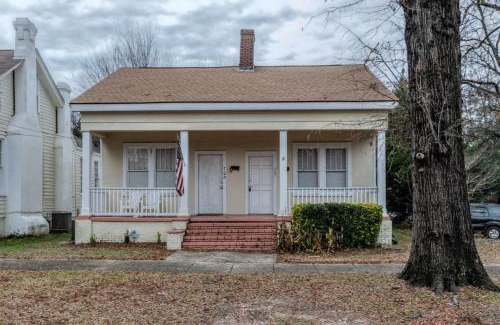 Columbus House | Banks of the Chattahoochee Cottage Walk to Dining