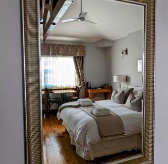 Minster on Sea Bed & Breakfast | Banks Rooms - Minster, Isle of Sheppey