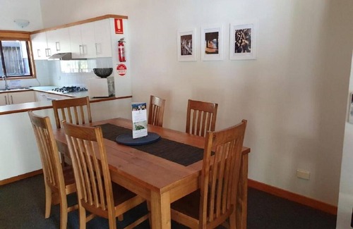 Kingfisher Bay Villa | Banksia Hideaway
