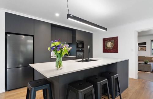 Springlands House | Banksia Retreat - Blenheim Holiday Home