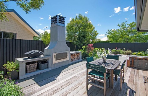 Springlands House | Banksia Retreat - Blenheim Holiday Home